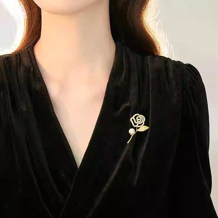 精致山茶花胸针高档镂空设计文艺轻奢风格西装大衣礼服防走光配饰,饰品/流行首饰/时尚饰品新,胸针,淘宝优惠券,粉丝福利购,淘宝优惠卷