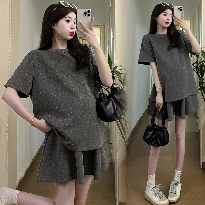 임산부 여름 패션 슈트 패셔너블하고 트렌디한 외출 2024 새로운 반팔 상의 여성용 여름 반바지 투피스 세트