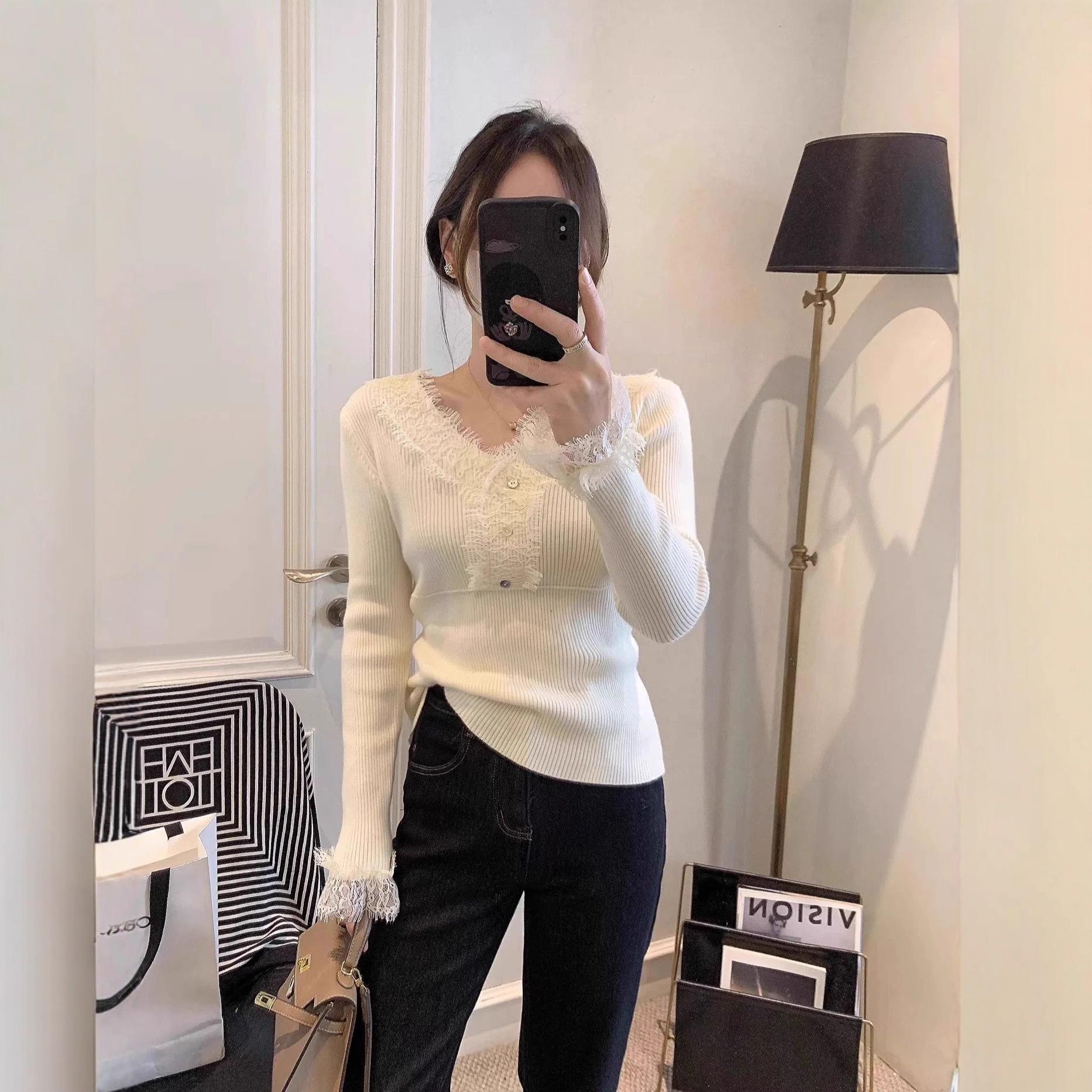 法式气质v领蕾丝拼接针织打底衫女秋冬内搭可外穿别致高级感毛衣