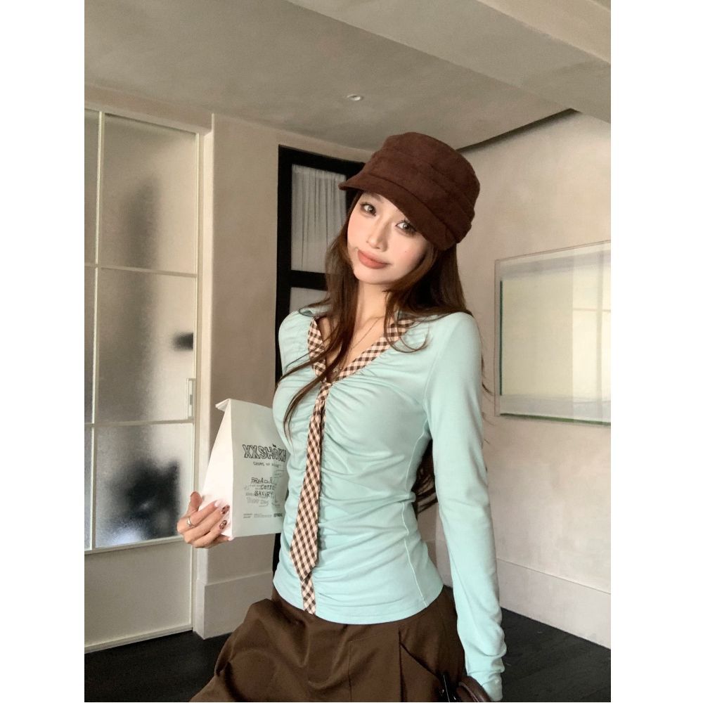 韩系绿色格纹拼接长袖t恤女早秋修身绝美巨好看的v领打底衫上衣