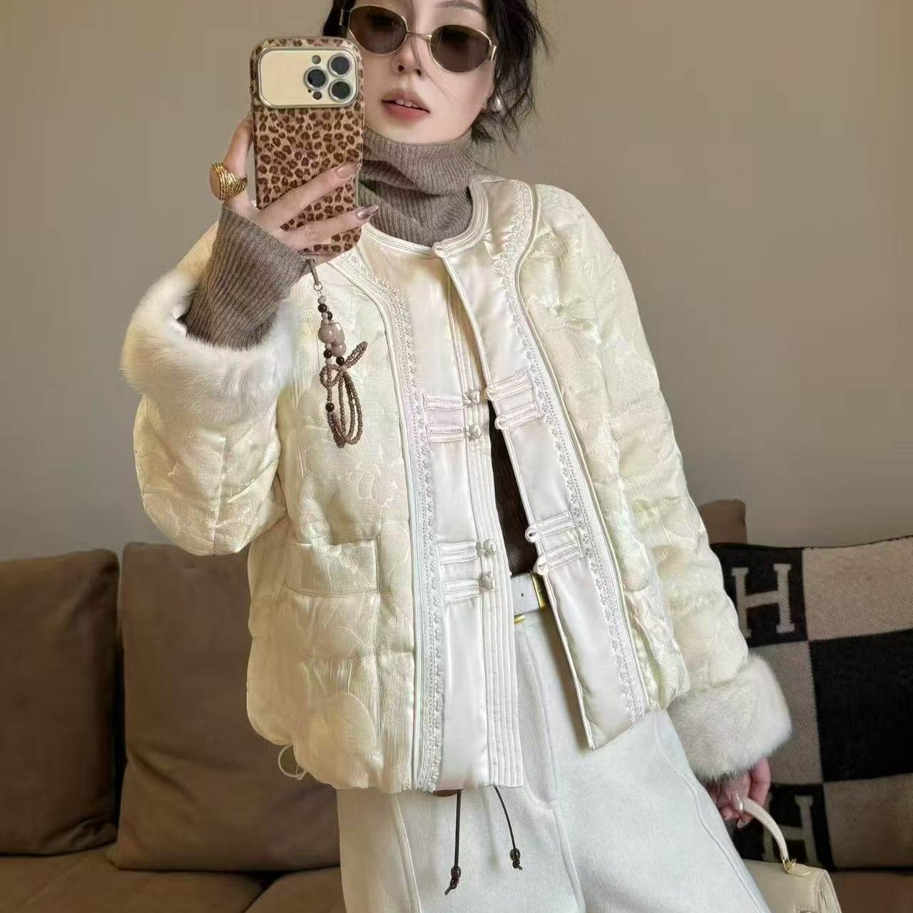 12.16年底福利 不退换 冬季新款高级感洋气丝绒羽绒服0070