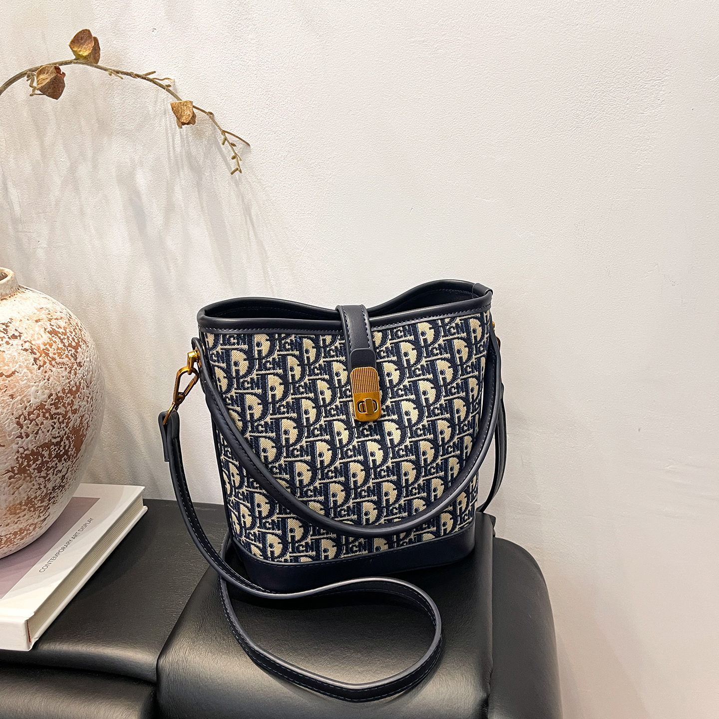 LAOYJA高级感小众刺绣老花水桶包