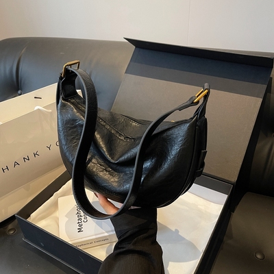 LAOYJA秋冬高级感小众斜挎饺子包