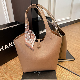 大容量包包女式2026新款超火小众通勤托特包高级感洋气百搭单肩包