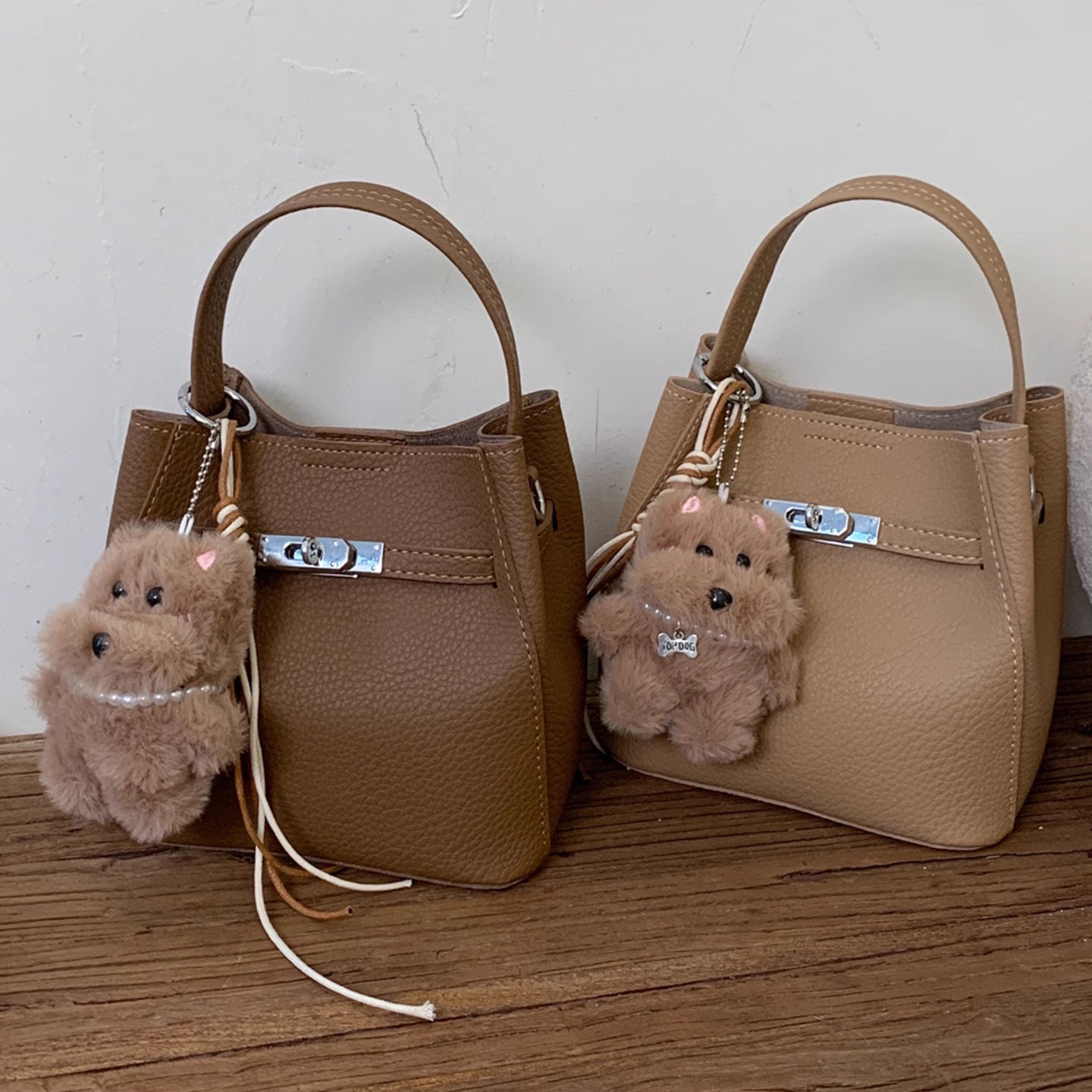 LAOYJA复古荔枝纹软面手提水桶包