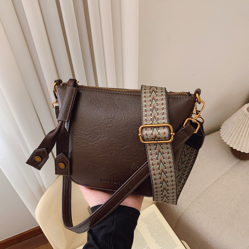 超火小包包女式2025新款春季小众腋下贝壳包高级感百搭单肩斜挎包,箱包皮具/热销女包/男包,通用款女包,淘宝优惠券,粉丝福利购,淘宝优惠卷