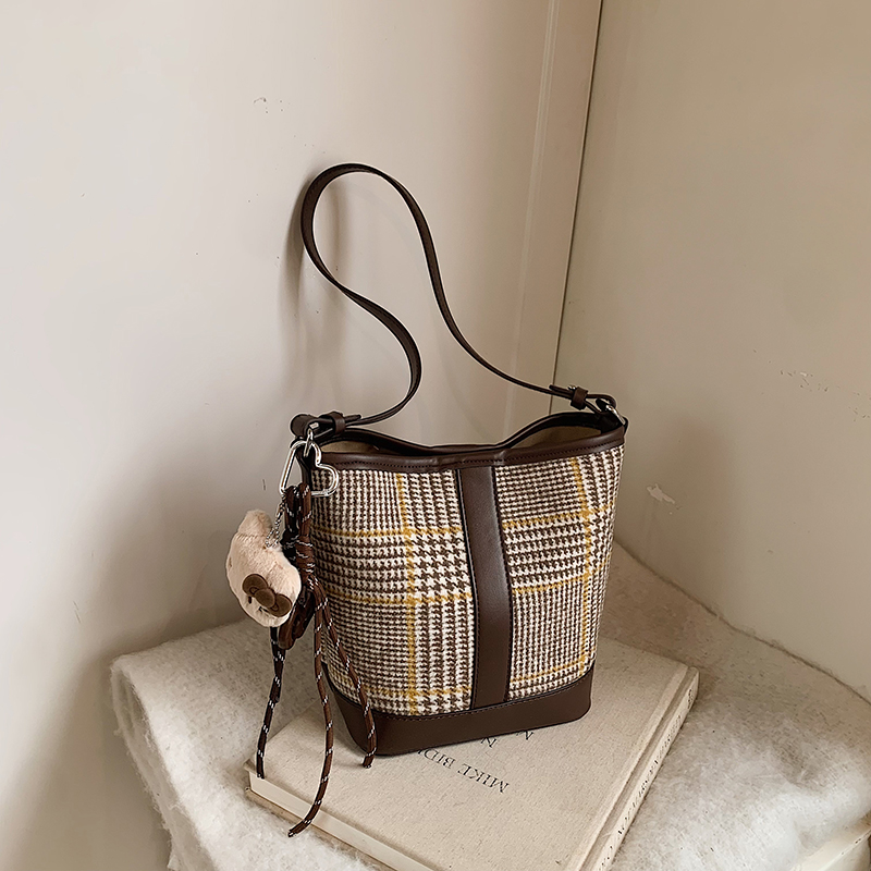 LAOYJA高级感小众超火格子水桶包