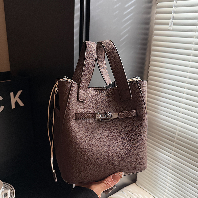 LAOYJA小众设计荔枝纹手提水桶包