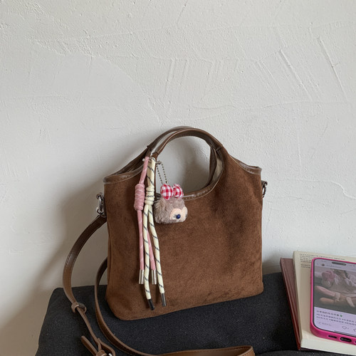 LAOYJA秋冬季复古绒面手拎水桶包