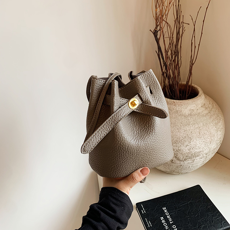 LAOYJA高级感小众简约水桶小包