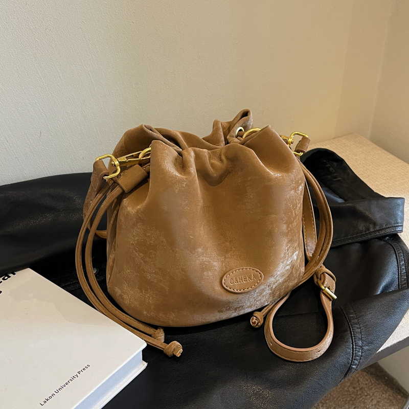 LAOYJA小众设计师款休闲水桶包