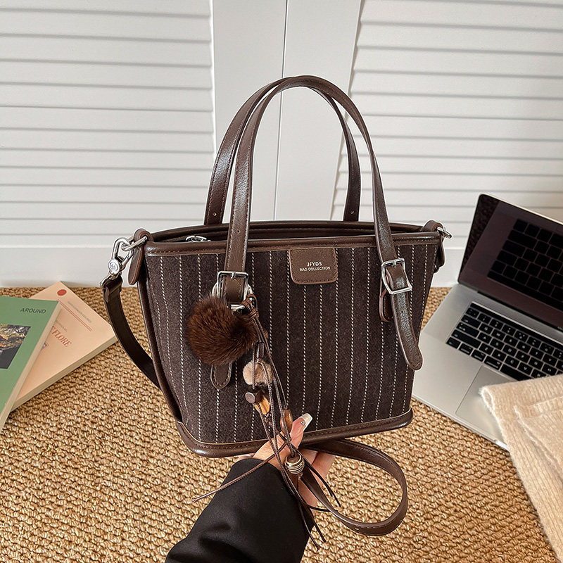 今年流行爆款包包女2025新款超火呢子条纹菜篮子包百搭单肩斜挎包,箱包皮具/热销女包/男包,通用款女包,淘宝优惠券,粉丝福利购,淘宝优惠卷