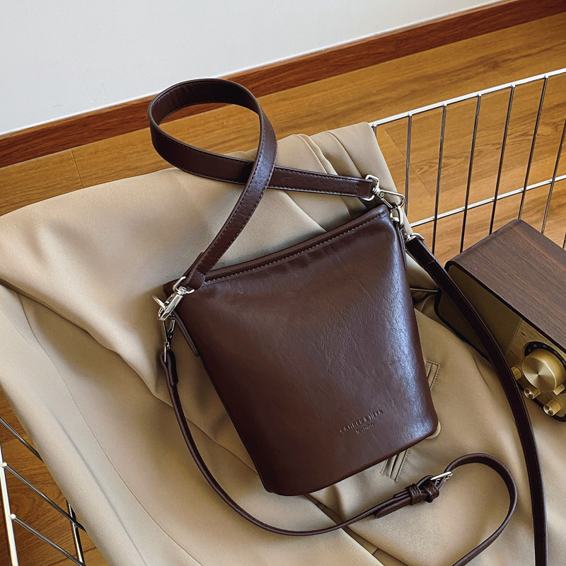 今年流行爆款包包女式2025新款小众百搭单肩斜挎包复古腋下水桶包,箱包皮具/热销女包/男包,通用款女包,淘宝优惠券,粉丝福利购,淘宝优惠卷