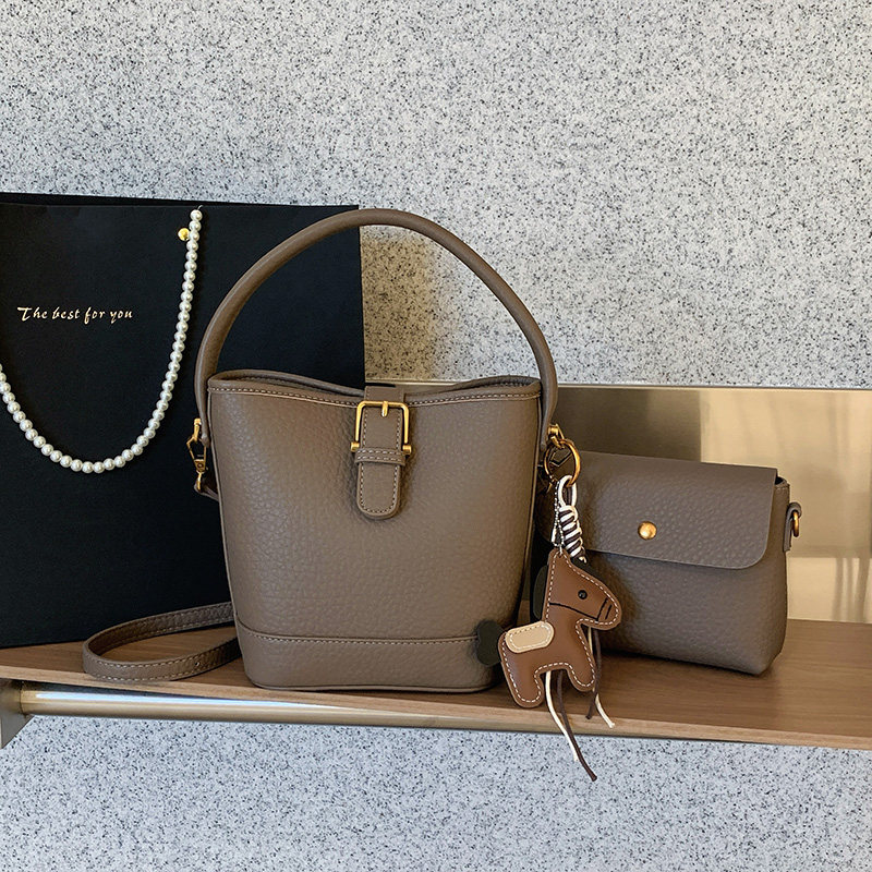 今年流行爆款包包女式2025新款超火小众水桶包洋气百搭单肩斜挎包,箱包皮具/热销女包/男包,通用款女包,淘宝优惠券,粉丝福利购,淘宝优惠卷