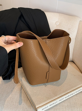 今年流行爆款包包女2025新款超火小众手提菜篮子包单肩斜挎水桶包