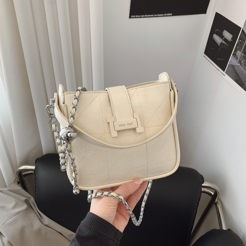 Laoyja高级感复古小众斜挎水桶包