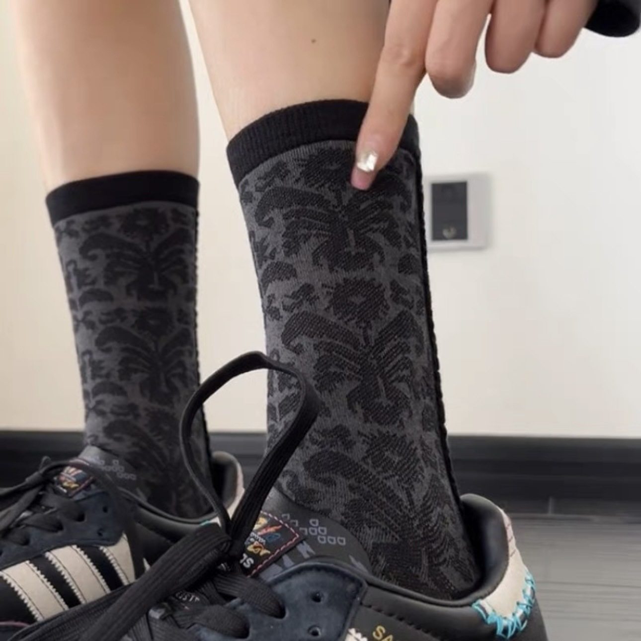潮牌剪影卷雅致堆堆袜女情侣款复古棉袜基础线条印花中筒袜