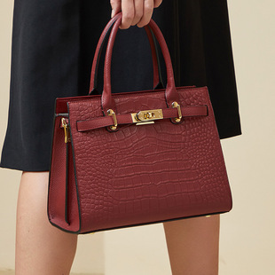 2026新品高级感大气中年女士斜挎女包大容量手提结婚包妈妈款包