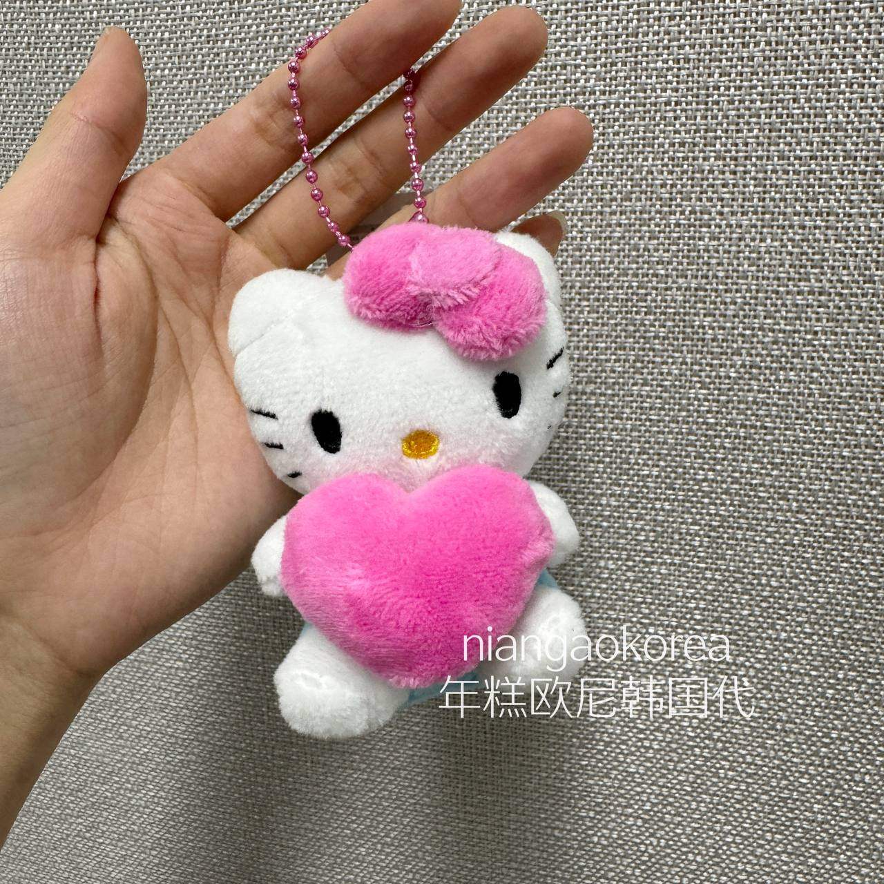 【现货】韩国hellokitty爱心挂件可爱粉色抱蛋糕钥匙扣文化周边,模玩/动漫/周边/娃圈三坑/桌游,文化/体育周边,淘宝优惠券,粉丝福利购,淘宝优惠卷