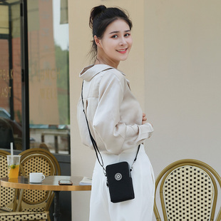 手机包女斜挎2025新款水洗布单肩包小巧轻便手腕包中年妈妈零钱包