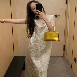 dvn珍藏系列重工真丝提花丝箔光泽 轻盈飘逸连衣裙