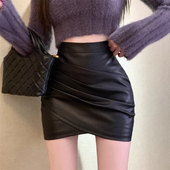 棕色不规则包臀皮裙女2025新款 紧身短款 半身裙pu皮职业褶皱一步裙