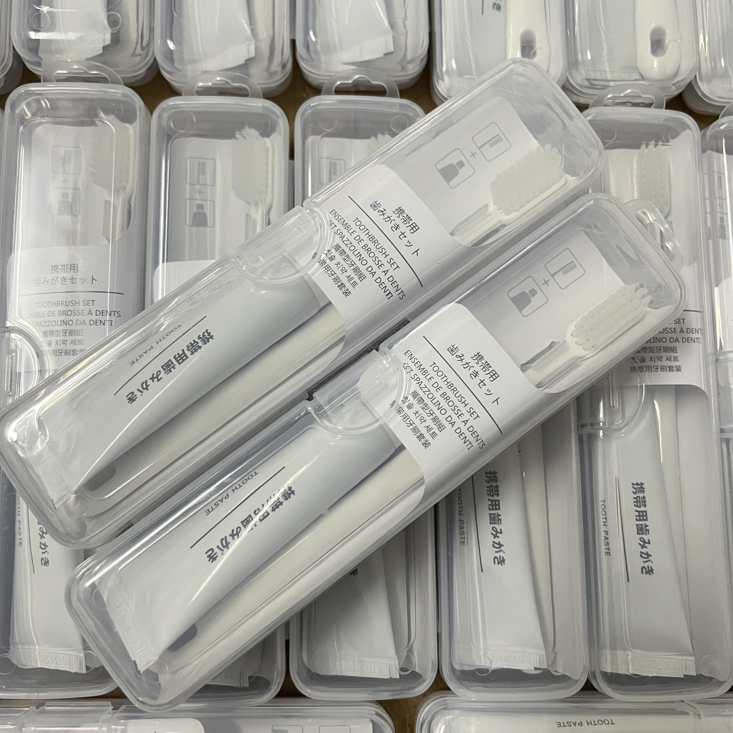 日本进口高端便捷式旅行软毛牙刷牙膏家庭装旅行出差组合套装盒