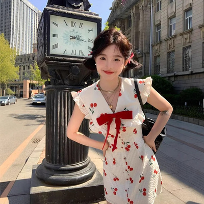 娃娃领无袖v领法式樱桃碎花连衣裙女夏季2025新款显瘦收腰a字裙子