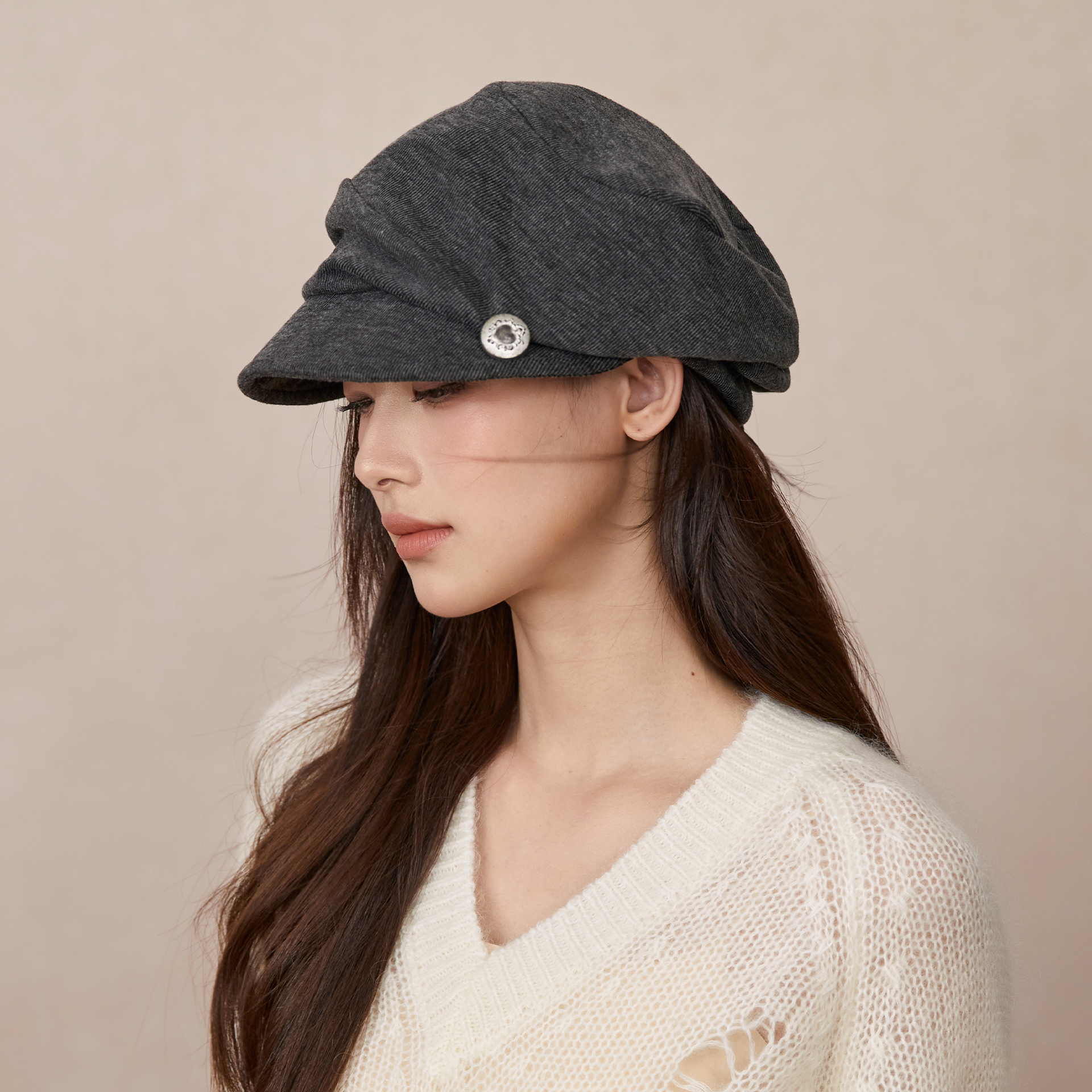 灰色堆叠报童帽女生艺术生