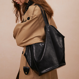黑色pu皮质高级感托特包女大容量日常通勤包包时髦单肩包手提包潮