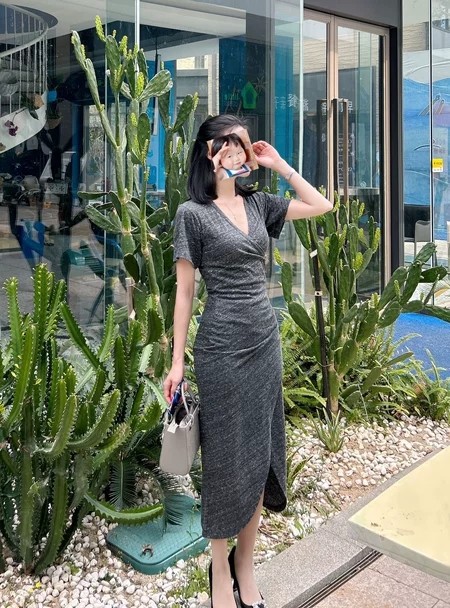 IRO Pyre 24春夏季款女装修身V领交襟开叉包臀中长裙黑色连衣裙