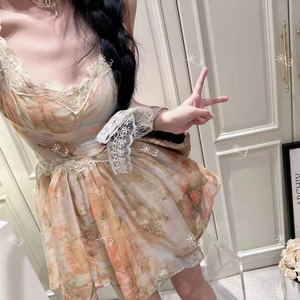 茶歇法式在逃公主蕾丝吊带碎花连衣裙女夏收腰显瘦初恋甜美仙女裙