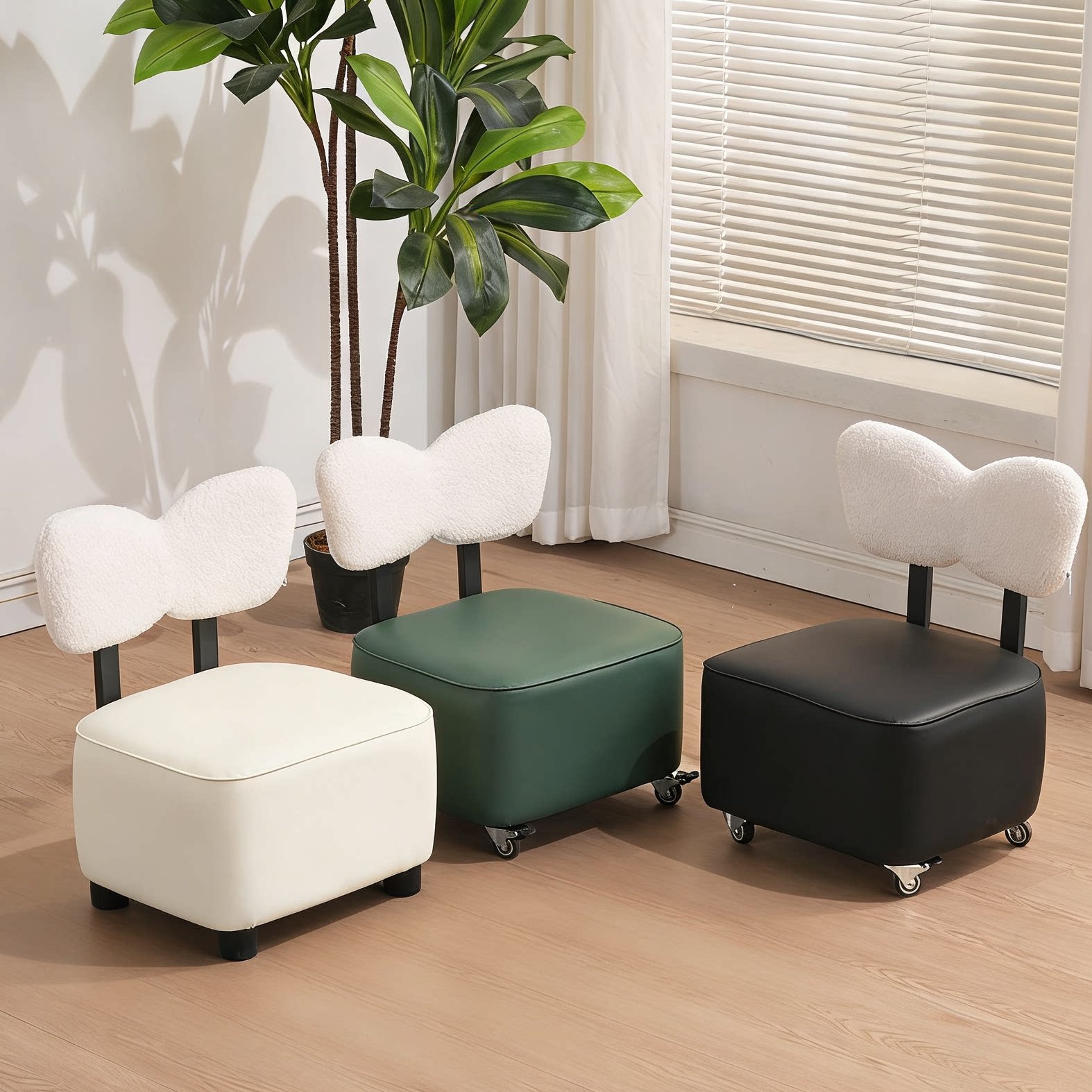 万向轮小凳子家用矮凳小板凳椅子靠背儿童客厅坐凳滑轮移动带轮子