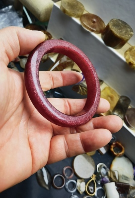 天然七星飘金草霉原石雕刻手镯圈口62.9条宽12.3重57.7克一图一物