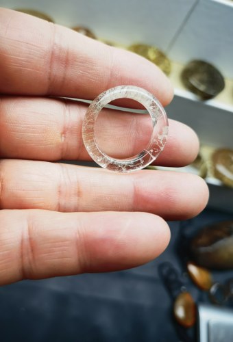 天然白发晶原石手工雕刻戒指戒圈指环圈口18.7条宽5.6重3.5克
