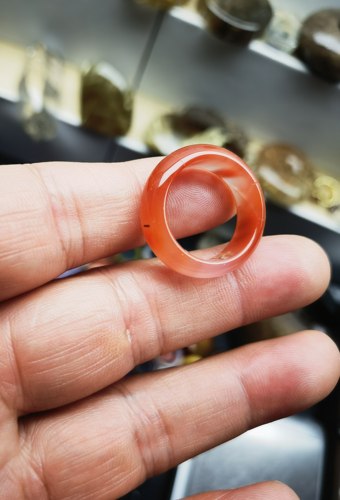 天然保山南红原石雕刻戒指圈口18.2条宽7.5重3.6克一图一物