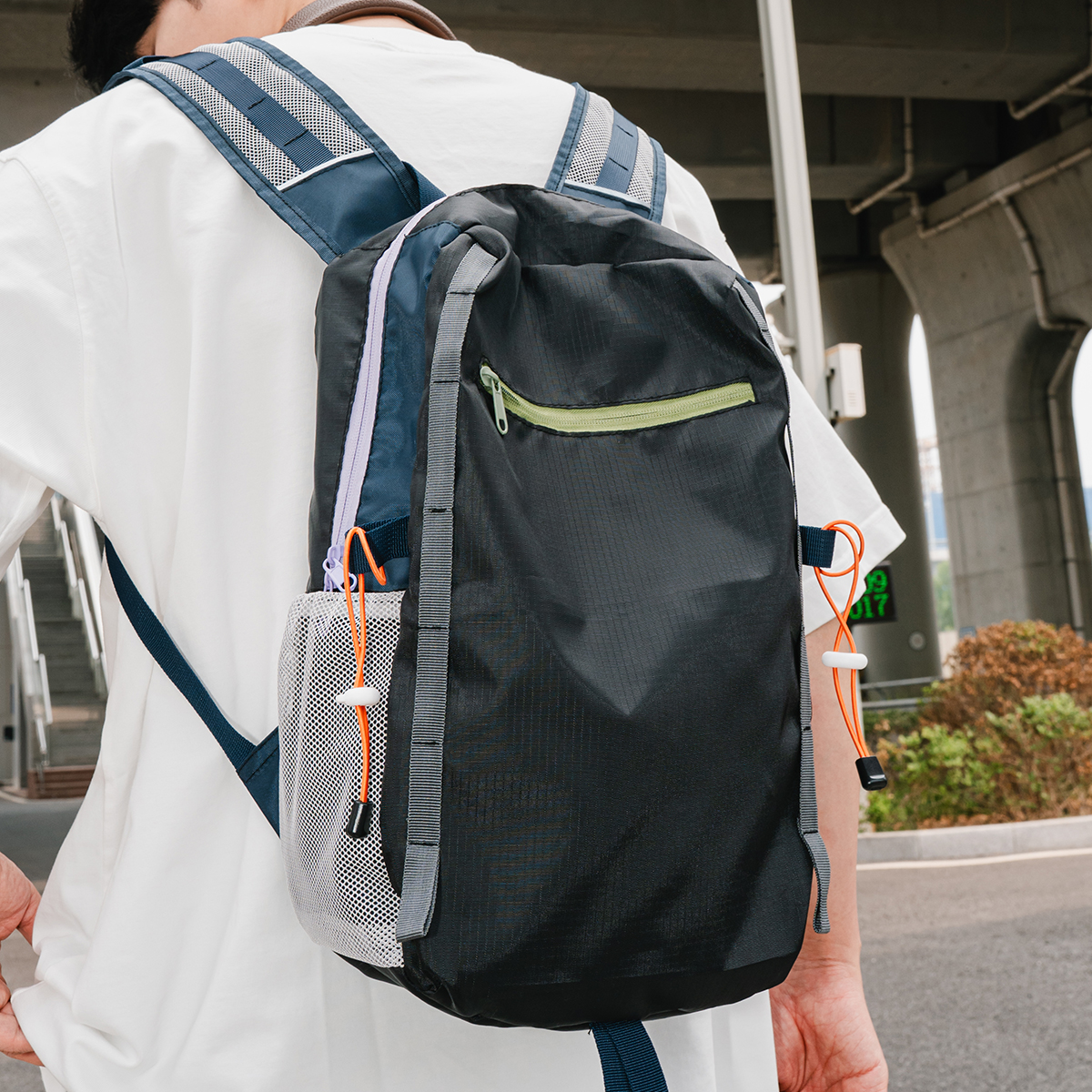 轻量化户外双肩包男2025新款登山徒步防水运动旅行背包大学生书包