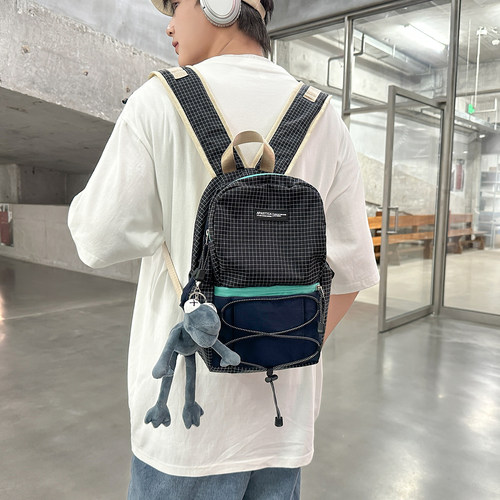 轻量化小背包休闲撞色格纹双肩包男女轻便迷你户外风防水旅行背包