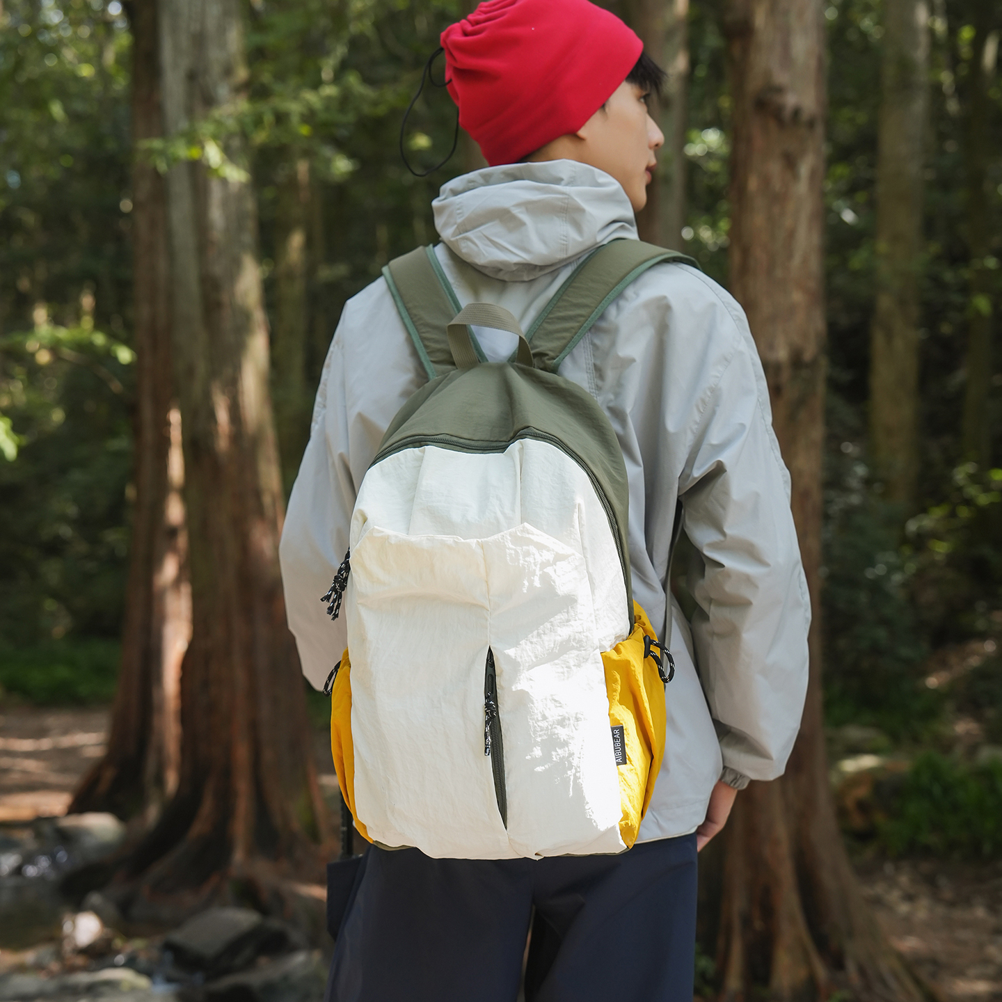 潮牌双肩包男大容量轻便百搭防水旅行背包女初中高中生大学生书包