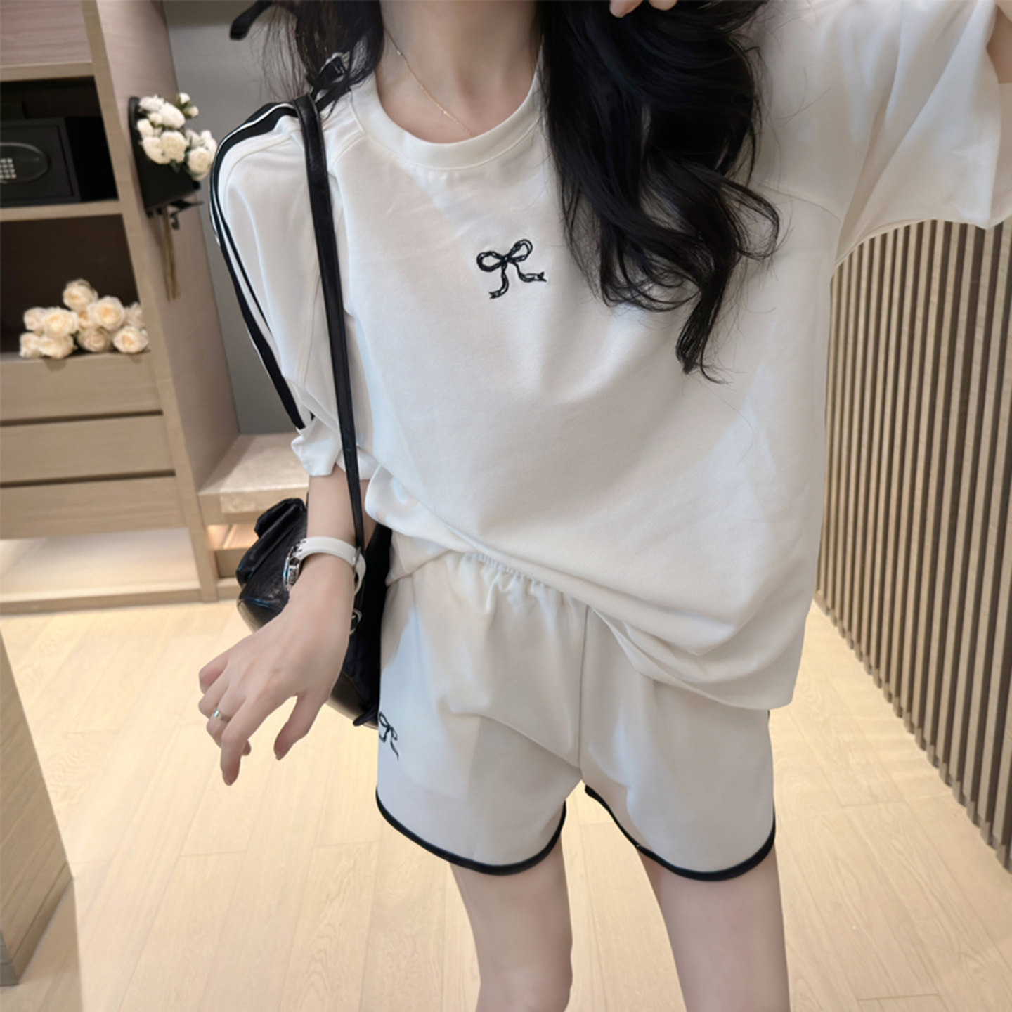 白色短袖运动套装女夏季2026新款韩版高级感小个子休闲短裤两件套