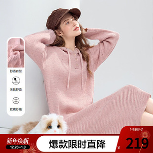 betu百图减龄连帽针织连衣裙女中长裙2025年冬季新款粉色毛衣裙