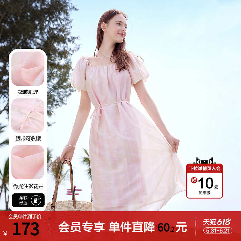 betu百图粉色度假风泡泡袖连衣裙女2026年夏季新款一字领收腰裙