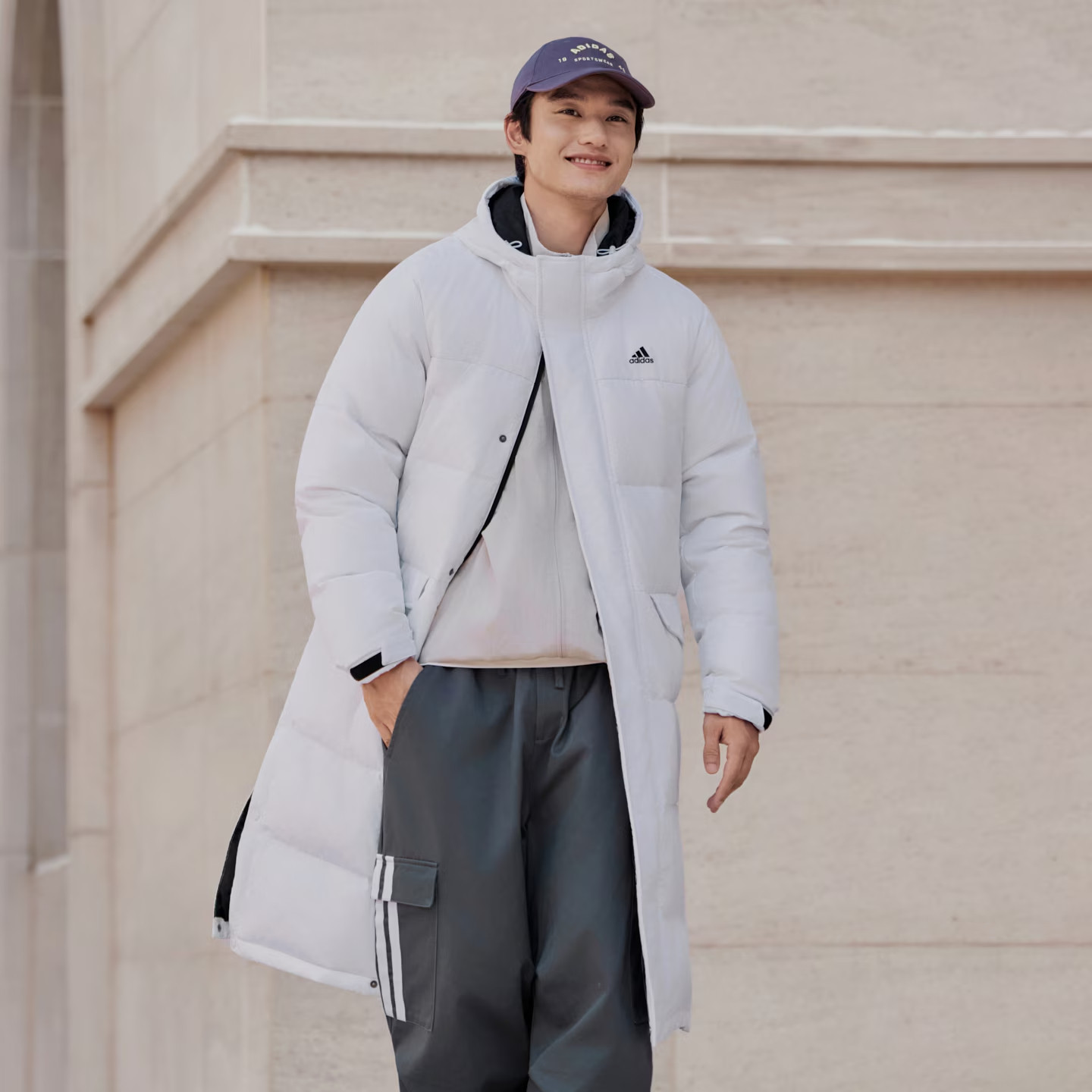 Adidas运动上衣休闲鸭绒羽绒服