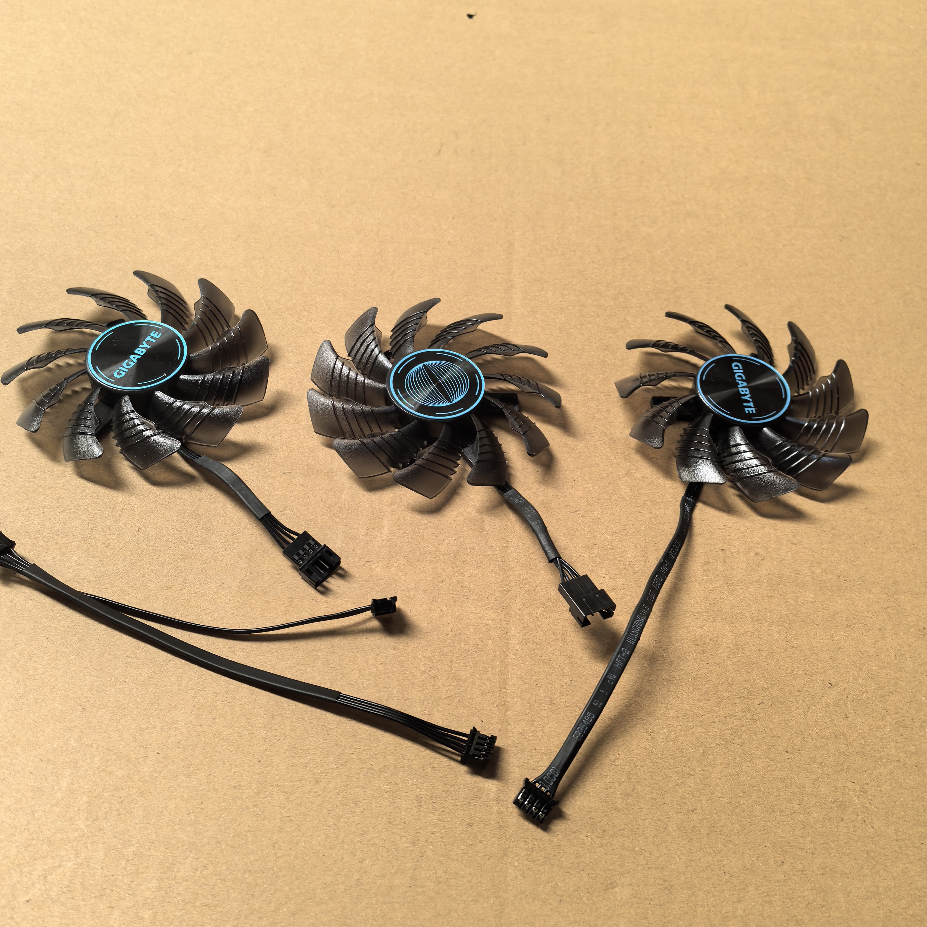 GIGABYTE技嘉RTX4060 4060ti 4070猎鹰显卡散热风扇PLD08010S12HH