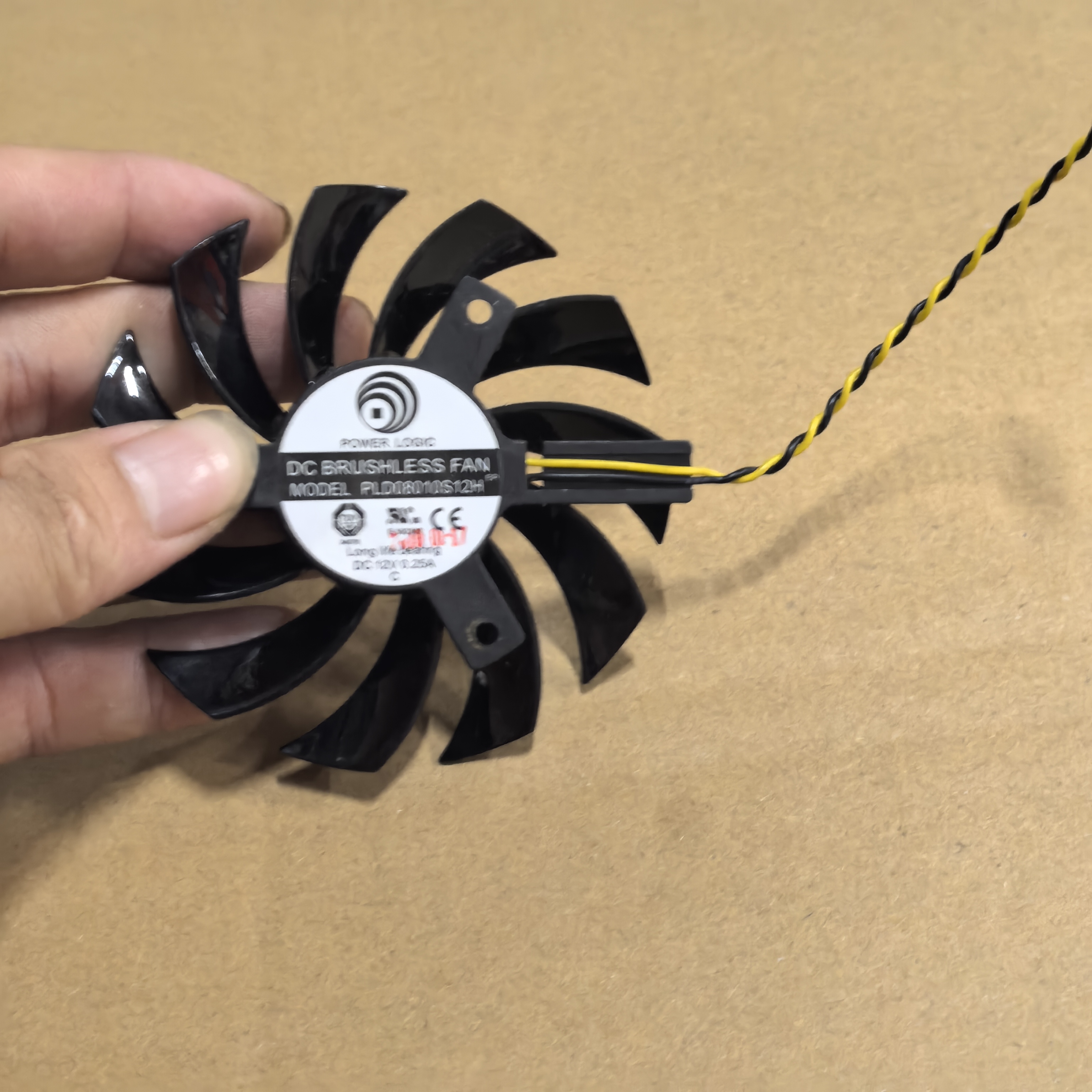 PLD08010S12H 12V 0.25A 直径75mm孔距40mm显卡散热风扇通用8010