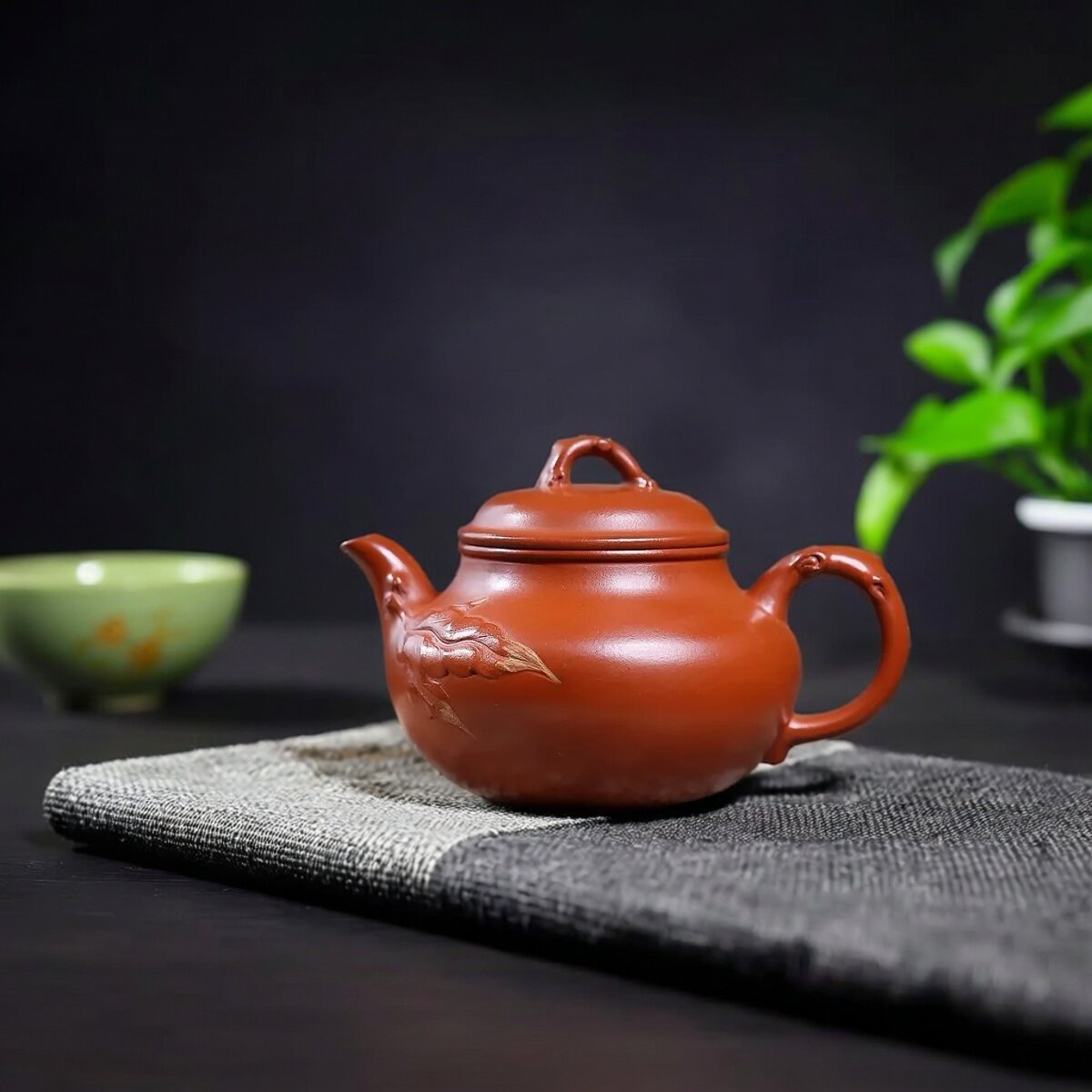 宜兴原矿朱泥手工秋水紫砂壶