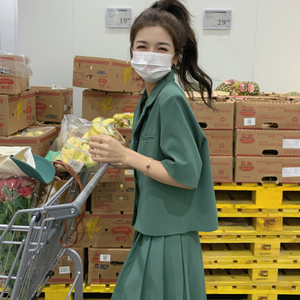 活泼减龄绿色西装套装裙女夏季薄款2025新款网红百褶裙两件套夏装图片
