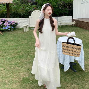 清纯松弛感米白色无袖挂脖连衣裙女夏2025年独特绝美文艺森系长裙图片