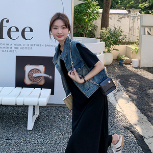 法式赫本风黑色露背t恤连衣裙女夏2025新款宽松休闲气质绝美长裙图片