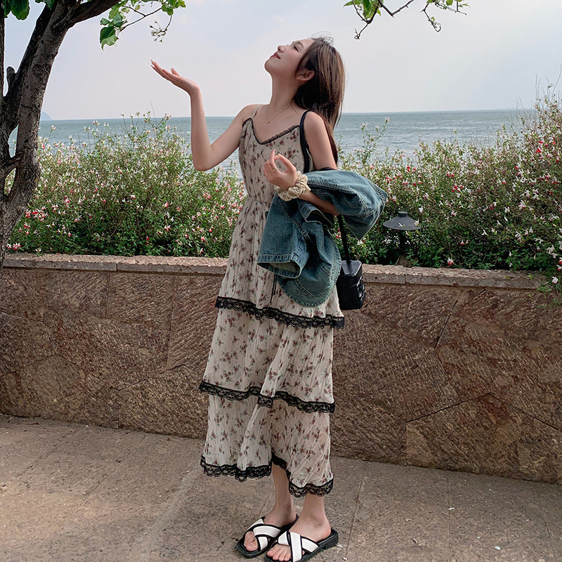 法式蕾丝花边设计感吊带连衣裙女夏季2024年新款小个子碎花蛋糕裙,女装连衣裙,卡莱